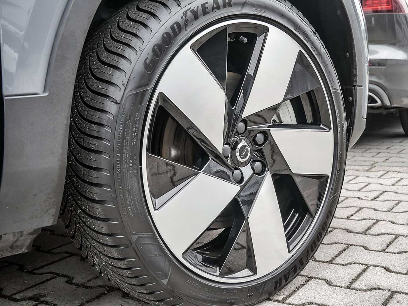 Volvo  1st Edition Recharge Pure Electric AWD
