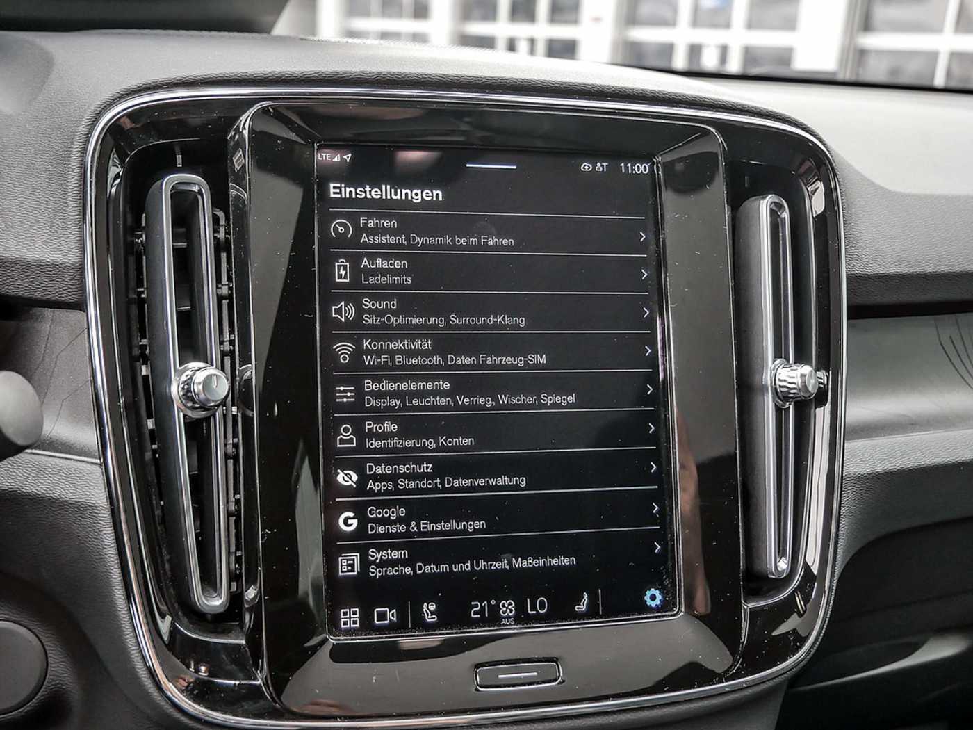 Volvo  1st Edition Recharge Pure Electric AWD