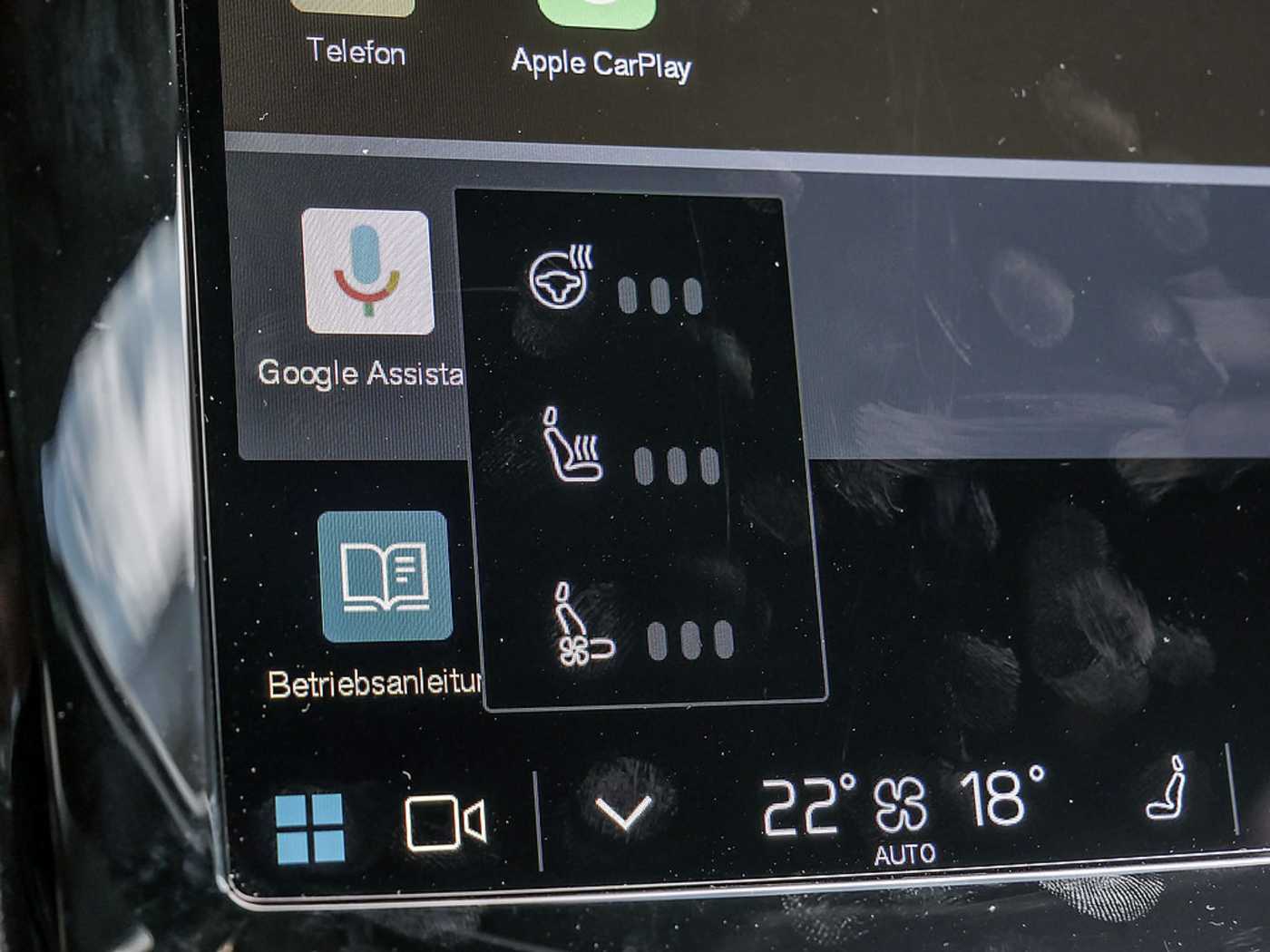 Volvo  Kombi 2.0 Plus Dark Recharge Plug-In Hybrid AWD