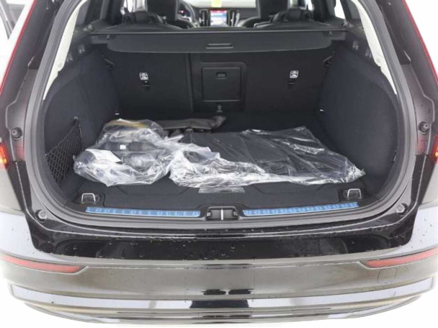 Volvo  T6 Plus Dark Recharge Plug-In Hybrid AWD