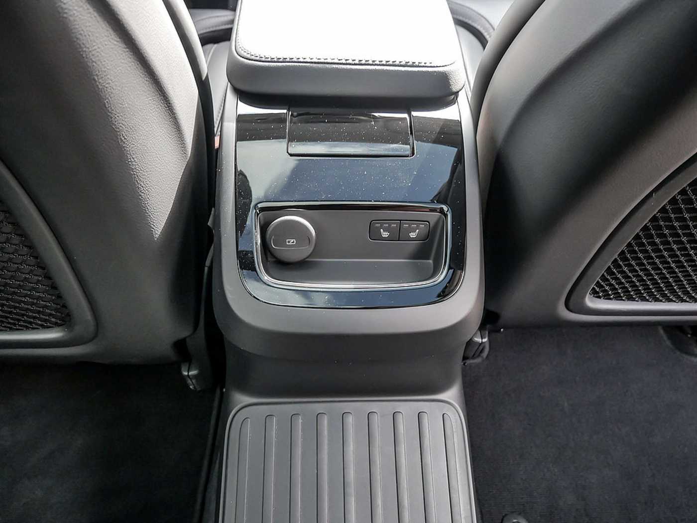 Volvo  T6 Recharge Plus Dark AWD