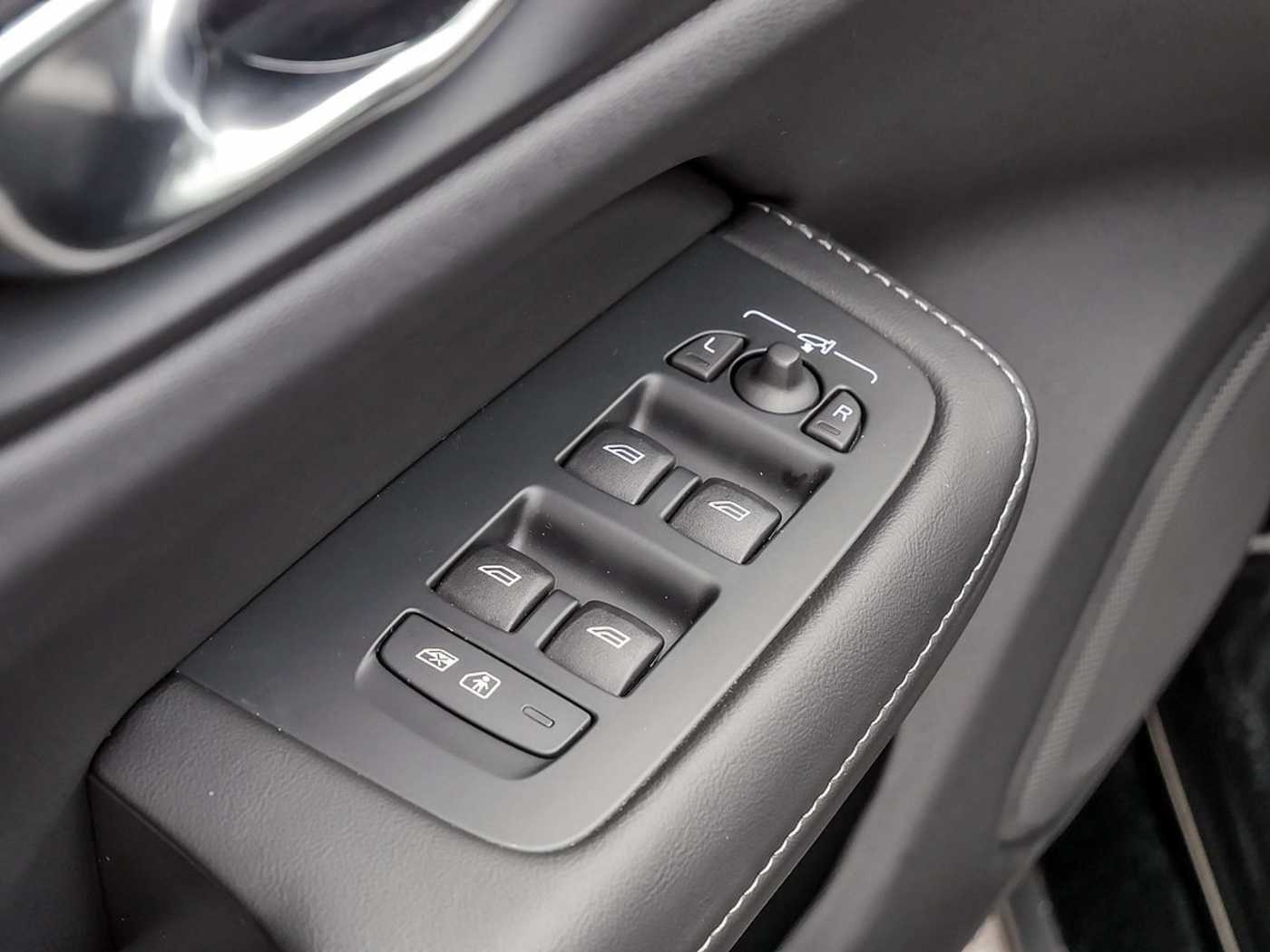 Volvo  T6 Recharge Plus Dark AWD