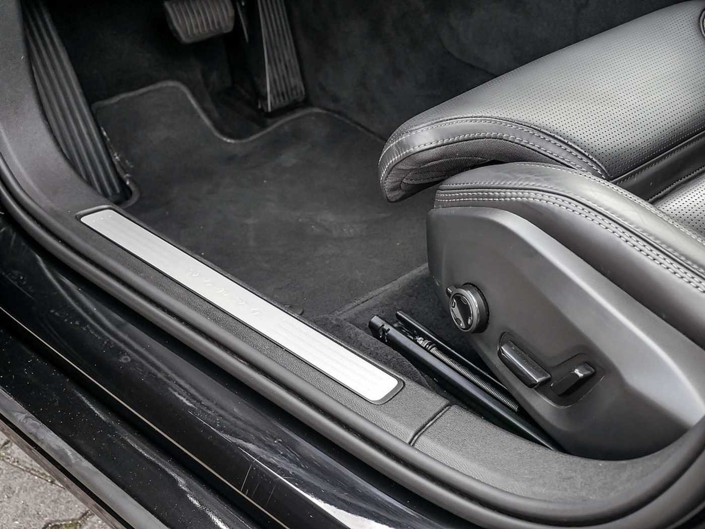 Volvo  T6 Recharge Plus Dark AWD