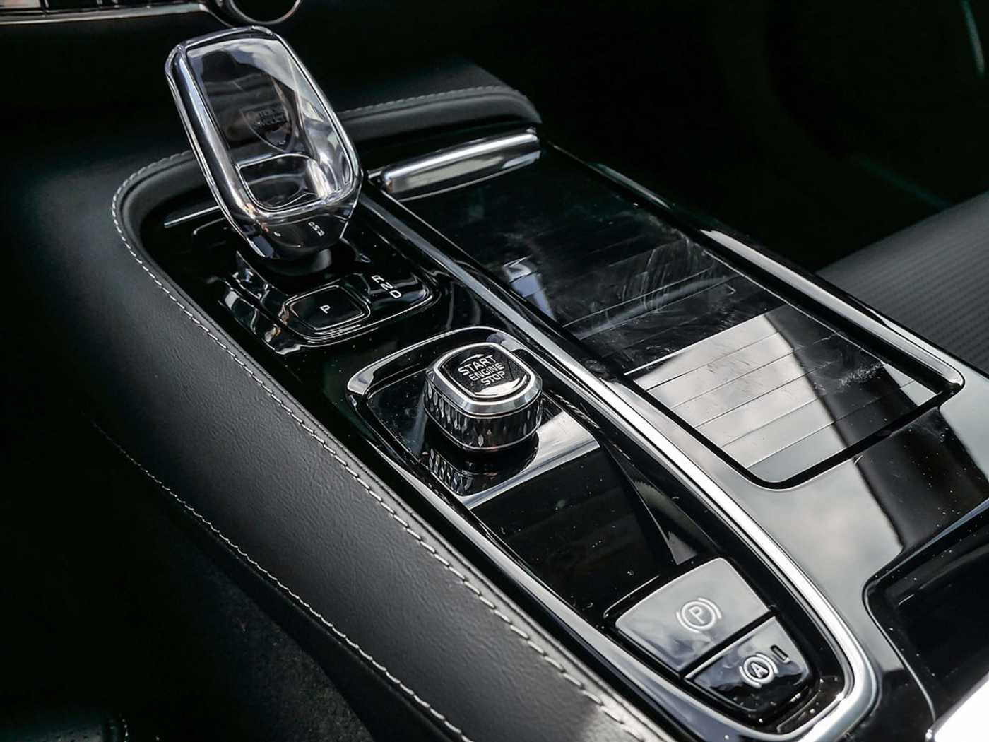 Volvo  T6 Recharge Plus Dark AWD