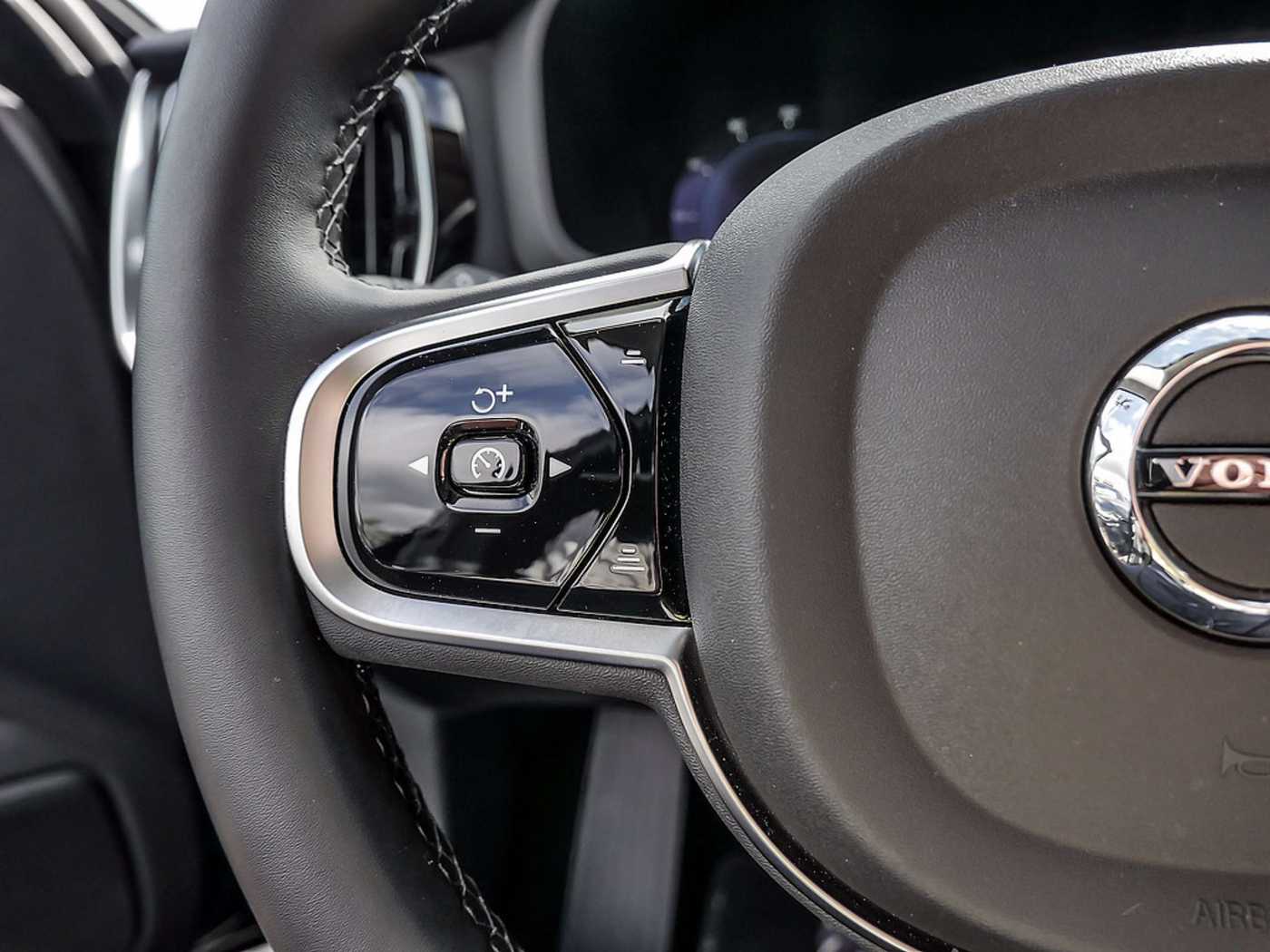 Volvo  T6 Recharge Plus Dark AWD