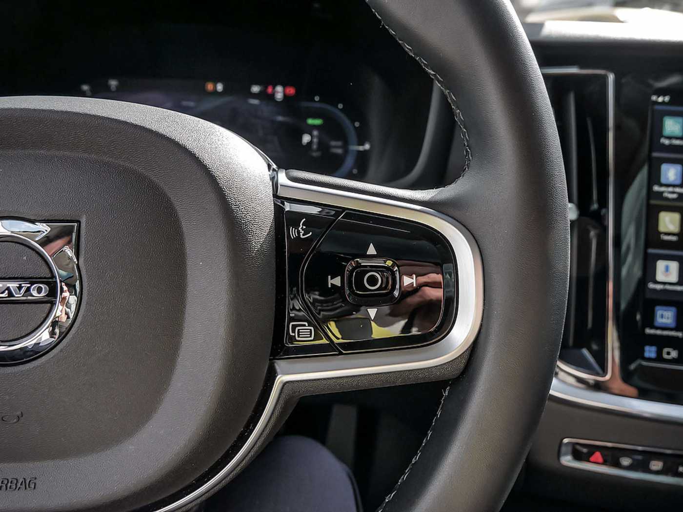 Volvo  T6 Recharge Plus Dark AWD