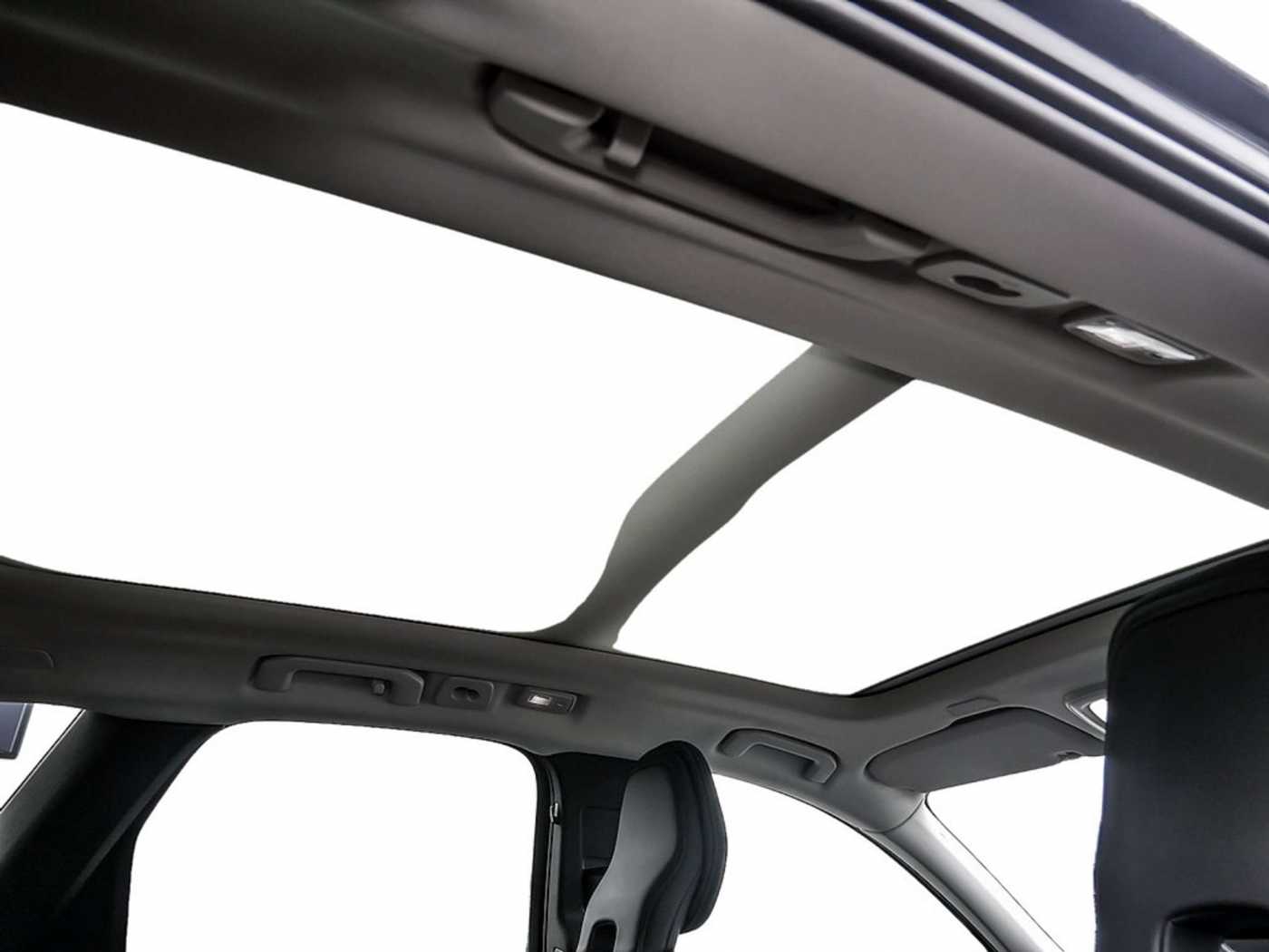 Volvo  2.0 Core Recharge Plug-In Hybrid AWD