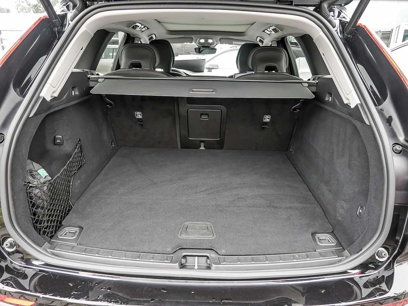 Volvo  2.0 Core Recharge Plug-In Hybrid AWD