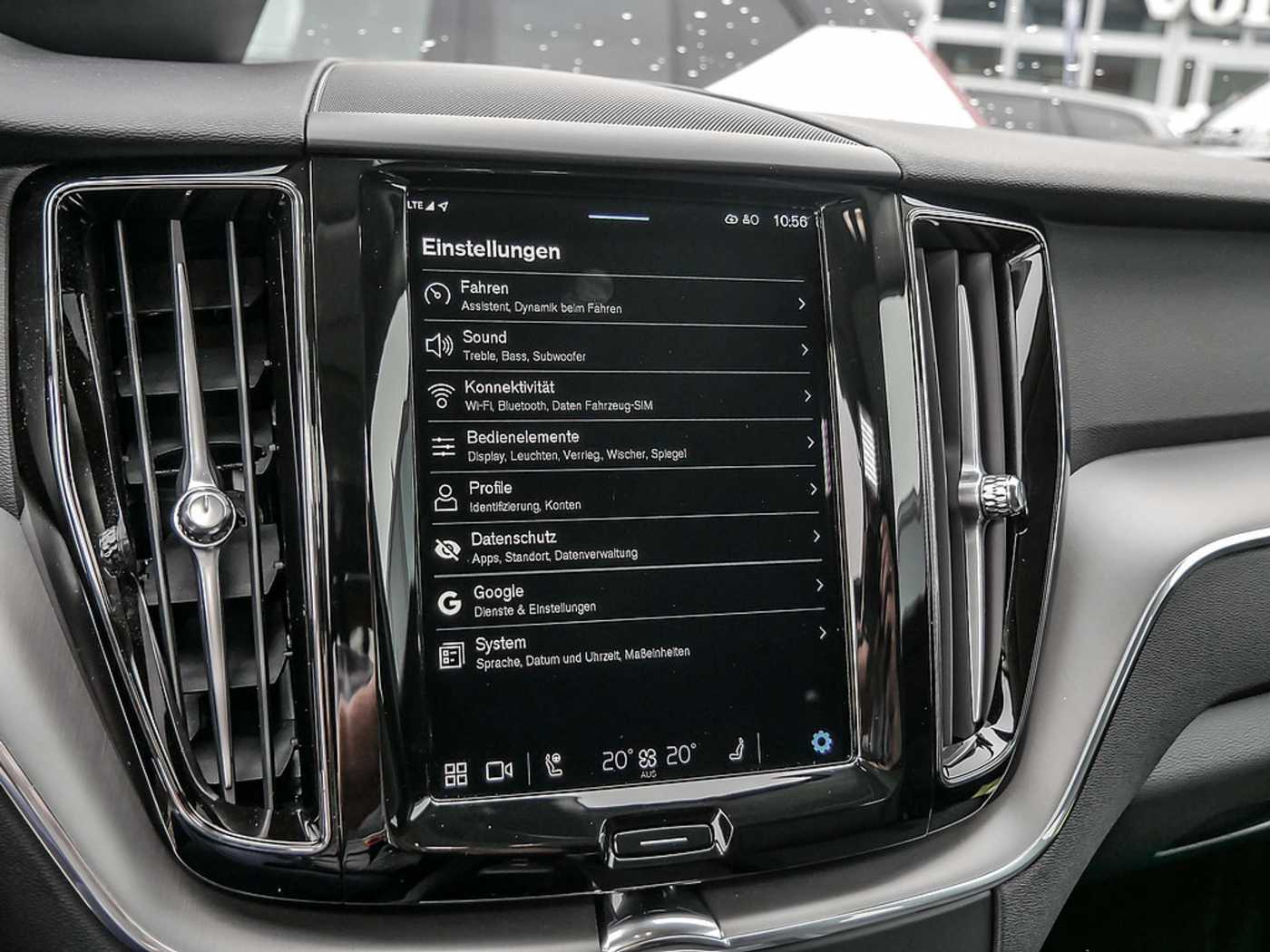 Volvo  2.0 Core Recharge Plug-In Hybrid AWD