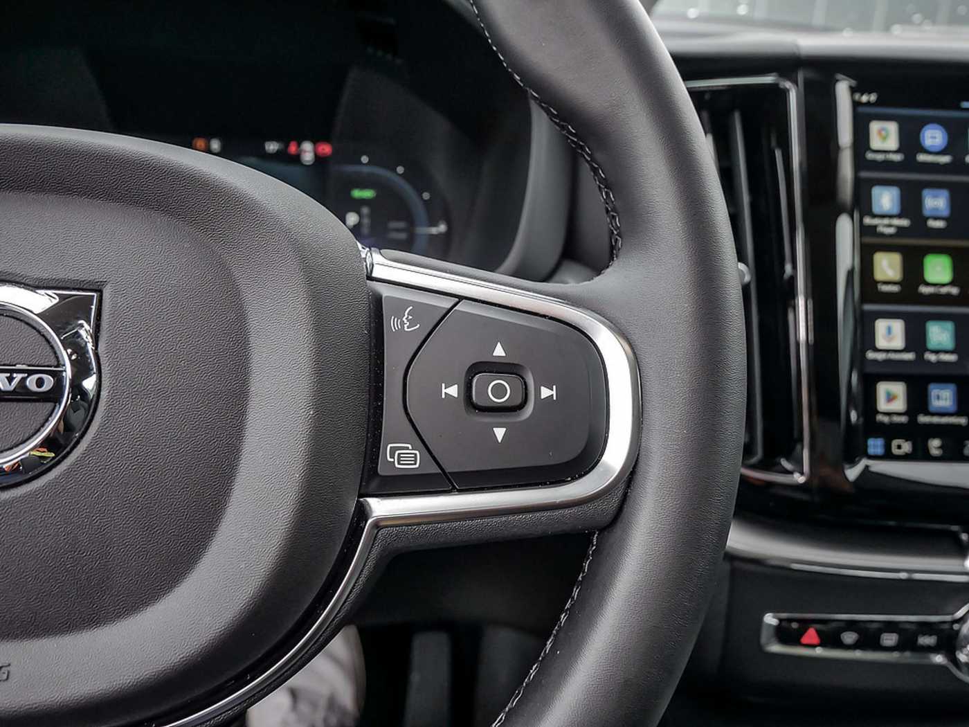 Volvo  2.0 Core Recharge Plug-In Hybrid AWD