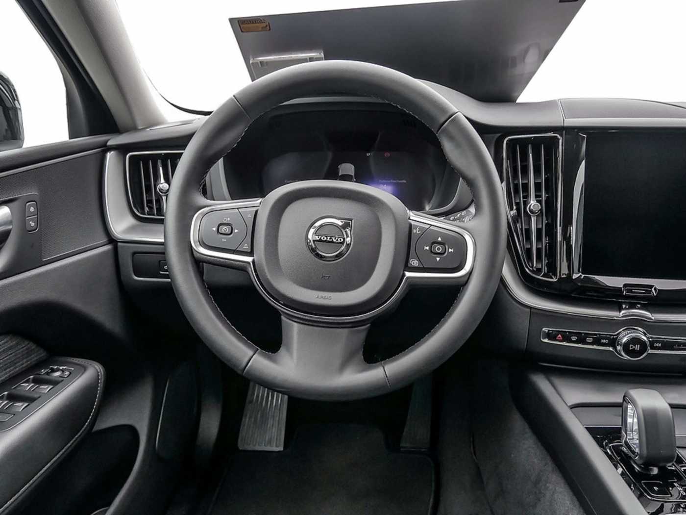 Volvo  2.0 Core Recharge Plug-In Hybrid AWD