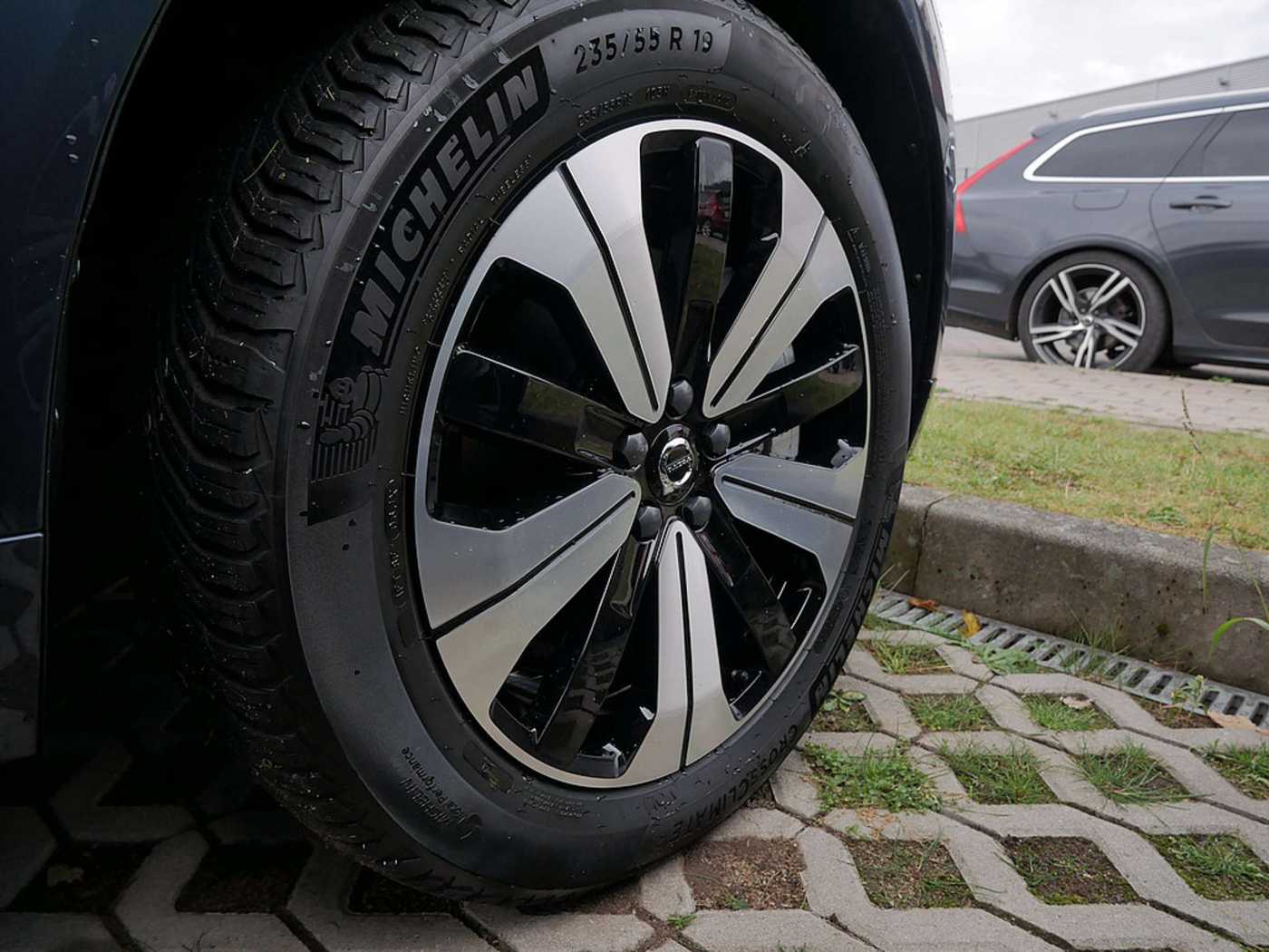 Volvo  T8 Plus Dark Recharge Plug-In Hybrid AWD