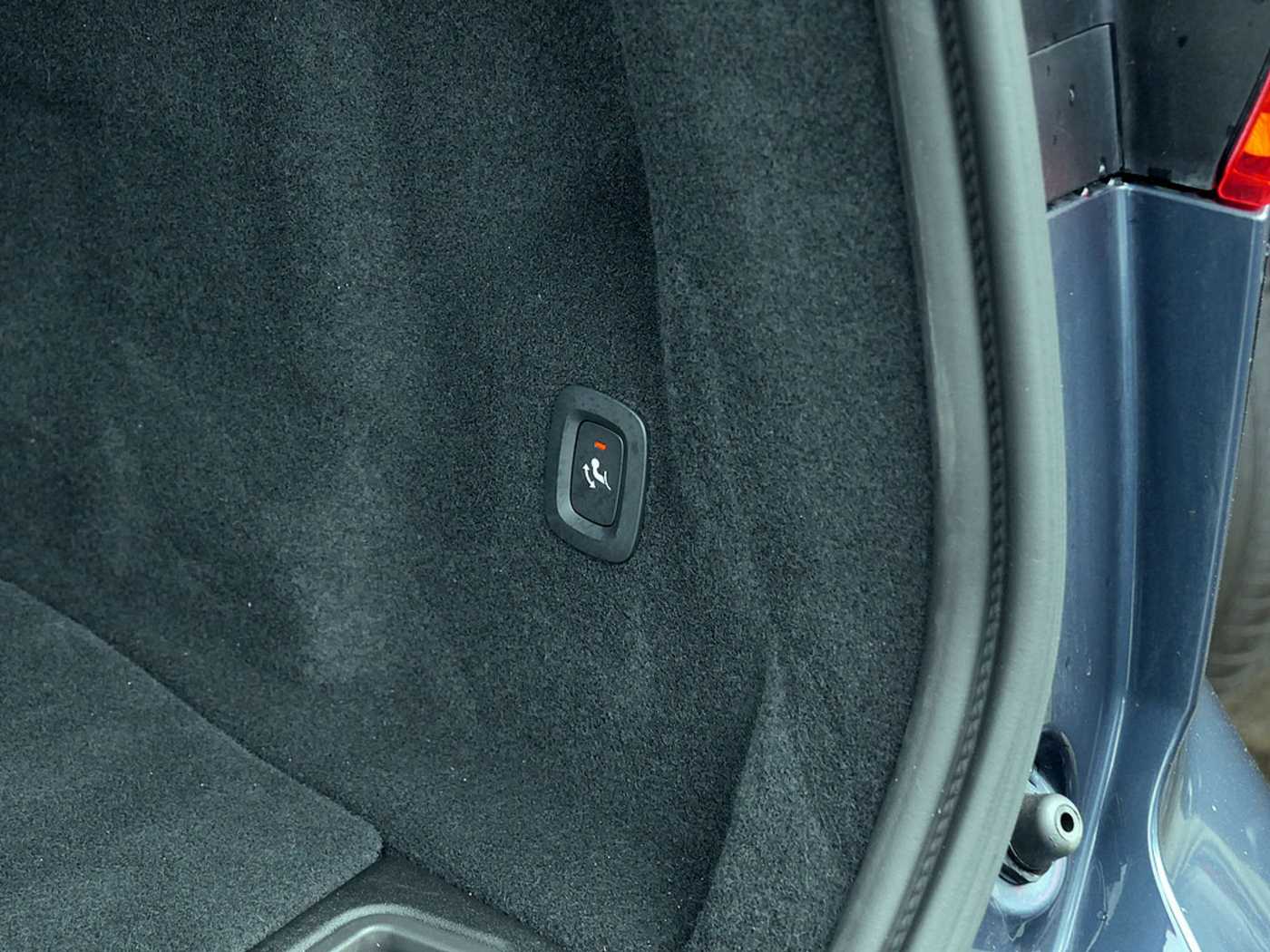 Volvo  T8 Plus Dark Recharge Plug-In Hybrid AWD