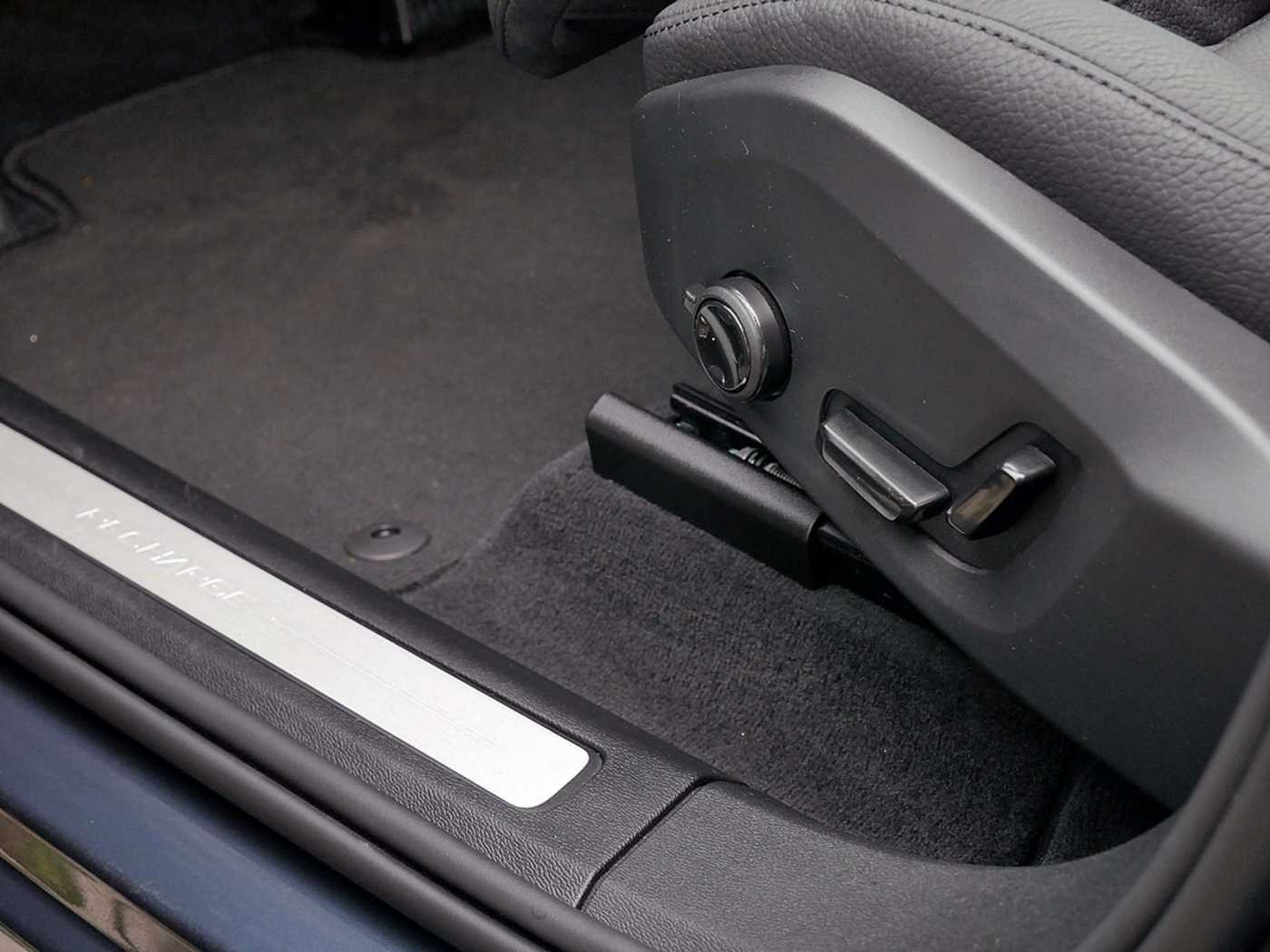 Volvo  T8 Plus Dark Recharge Plug-In Hybrid AWD