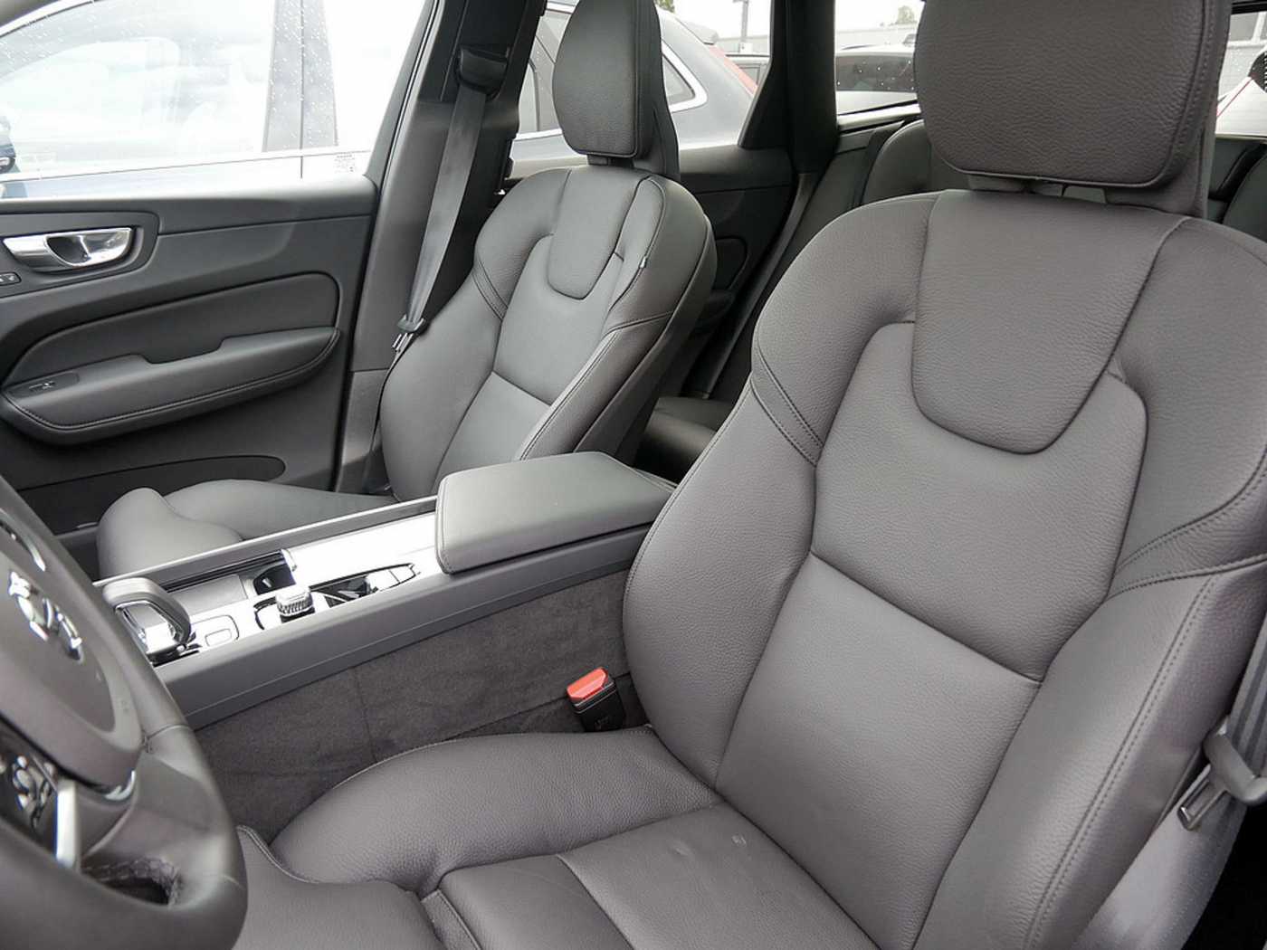 Volvo  T8 Plus Dark Recharge Plug-In Hybrid AWD