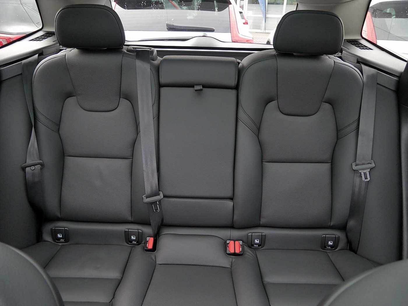Volvo  T8 Plus Dark Recharge Plug-In Hybrid AWD