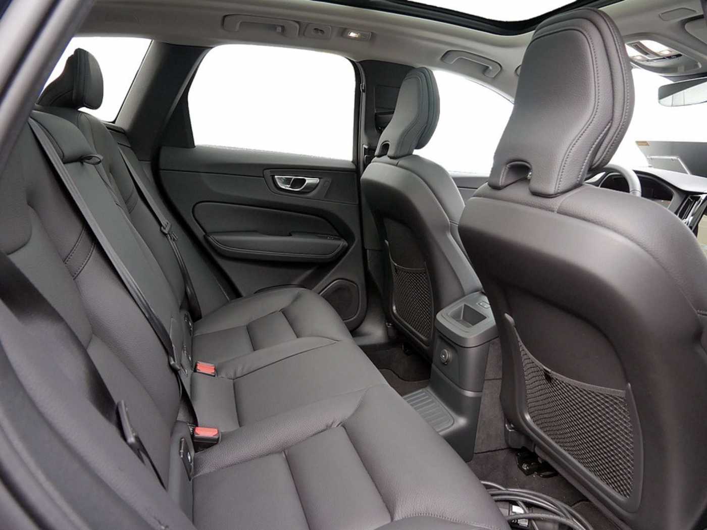 Volvo  T8 Plus Dark Recharge Plug-In Hybrid AWD