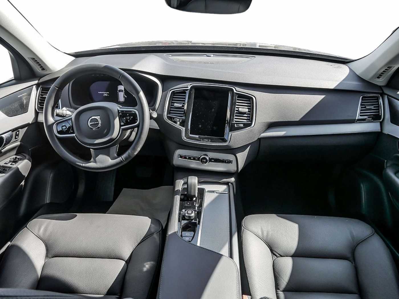 Volvo  2.0 Core Recharge Plug-In Hybrid AWD