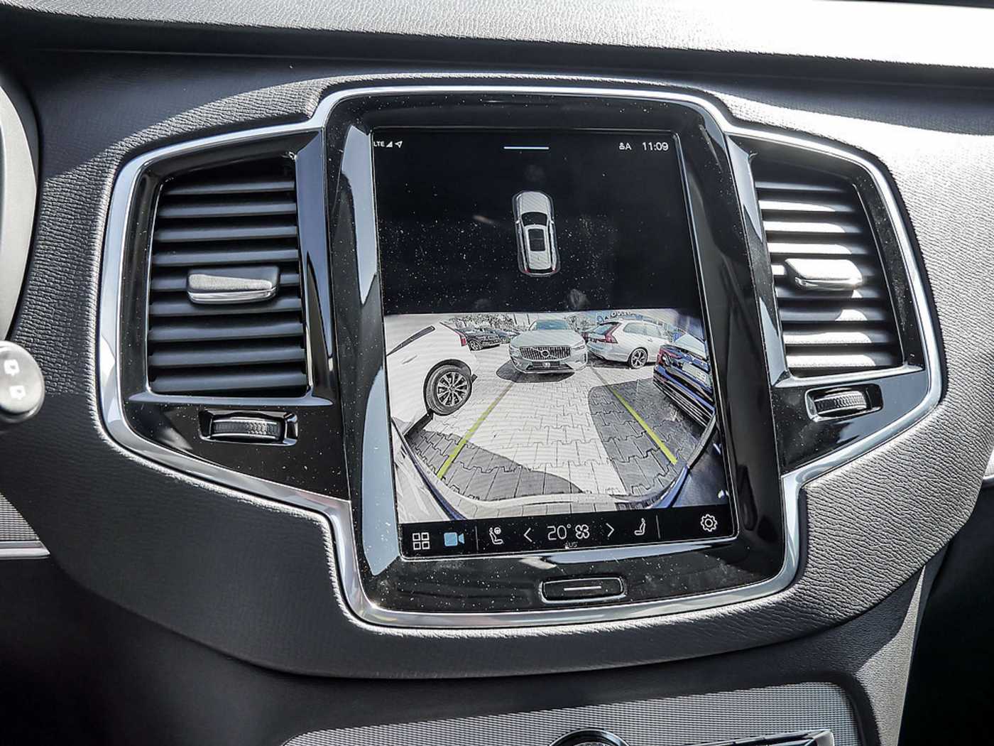 Volvo  2.0 Core Recharge Plug-In Hybrid AWD