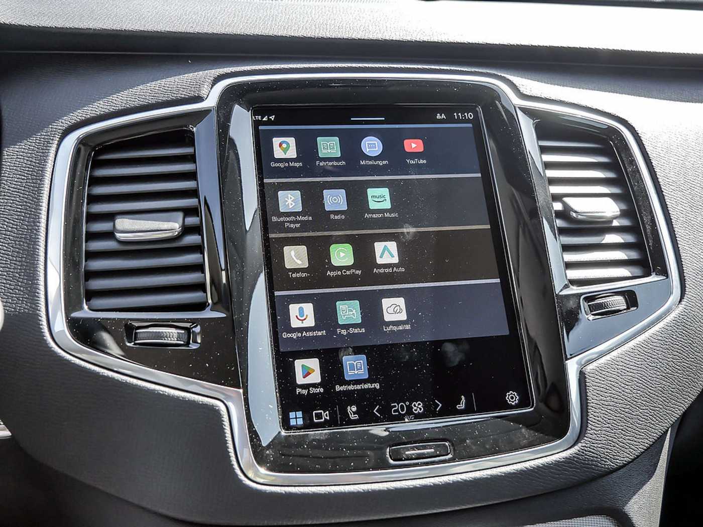 Volvo  2.0 Core Recharge Plug-In Hybrid AWD