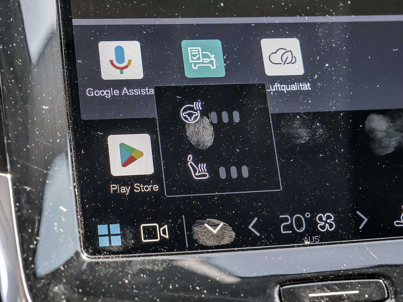 Volvo  2.0 Core Recharge Plug-In Hybrid AWD
