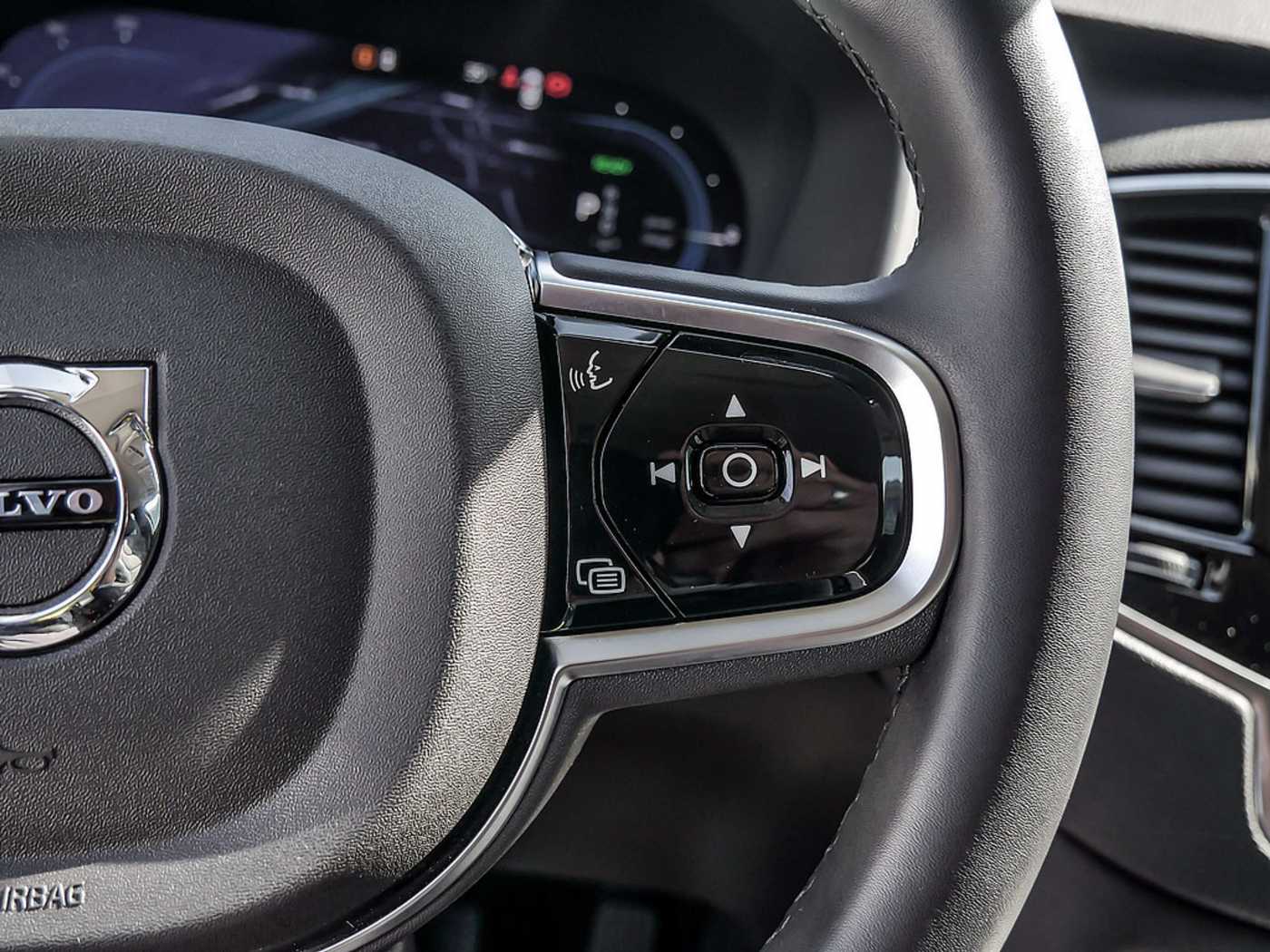 Volvo  2.0 Core Recharge Plug-In Hybrid AWD