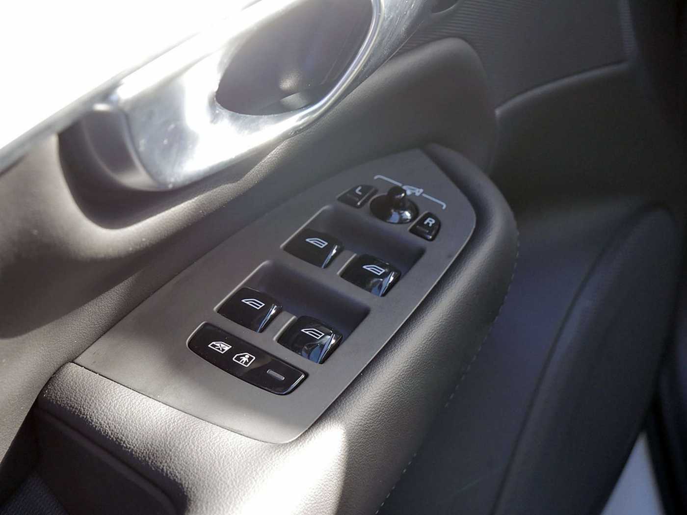 Volvo  2.0 Plus Bright Recharge Plug-In Hybrid AWD