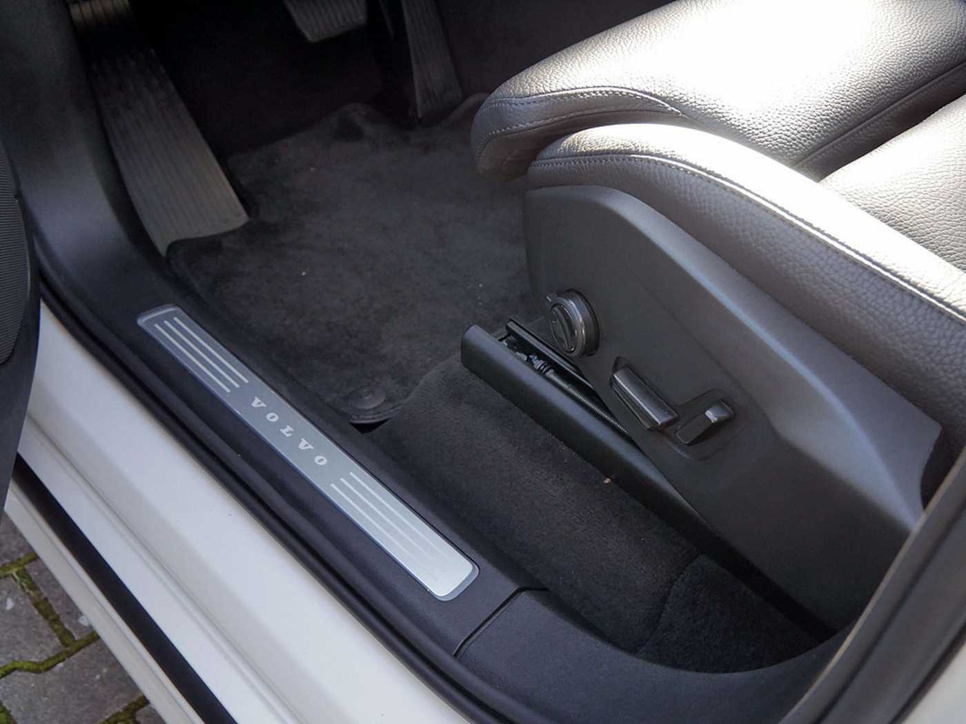 Volvo  2.0 Plus Bright Recharge Plug-In Hybrid AWD