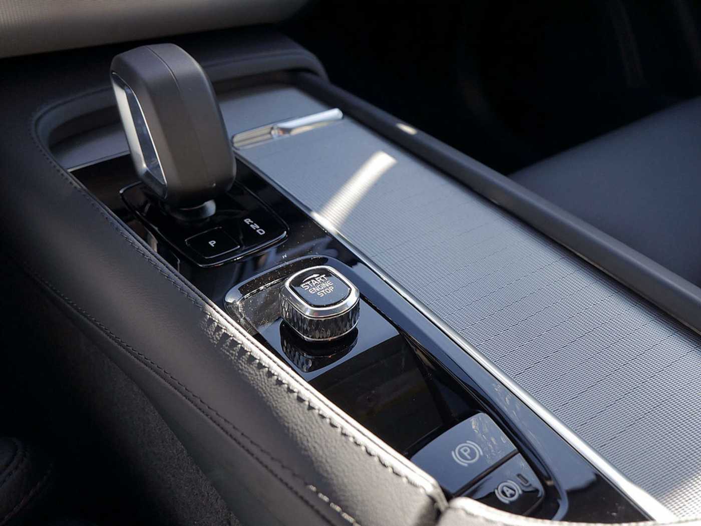Volvo  2.0 Plus Bright Recharge Plug-In Hybrid AWD