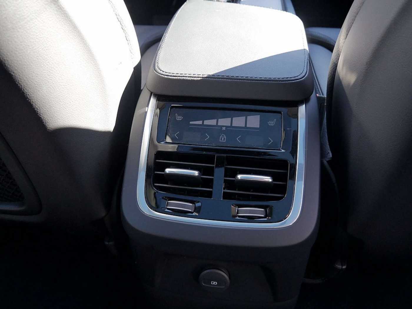 Volvo  2.0 Plus Bright Recharge Plug-In Hybrid AWD