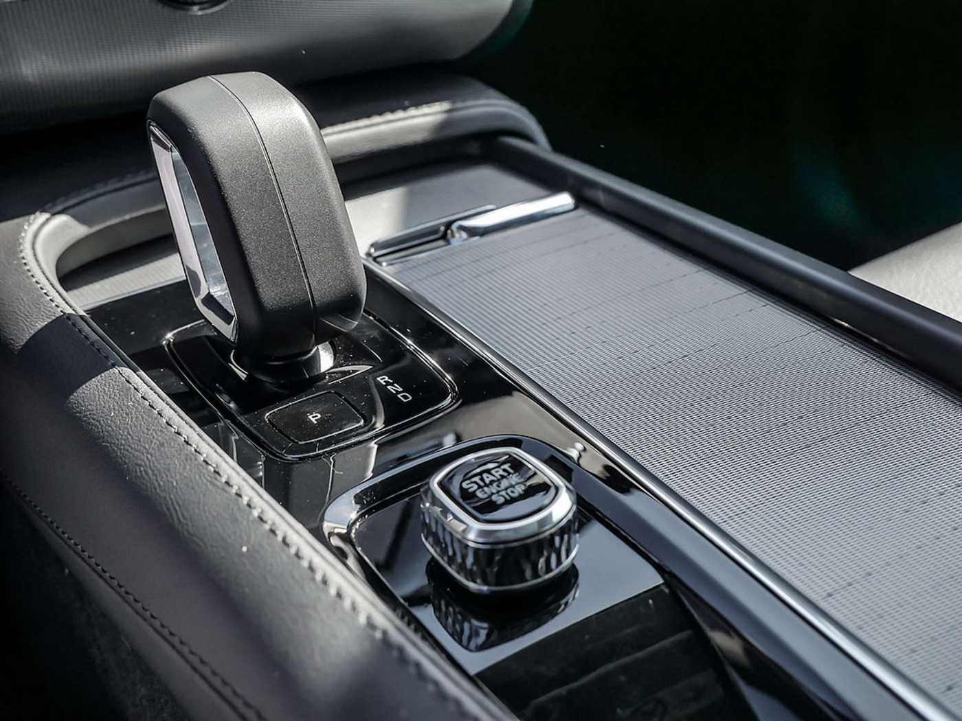 Volvo  2.0 Plus Bright AWD FACEL. STANDHZ LED