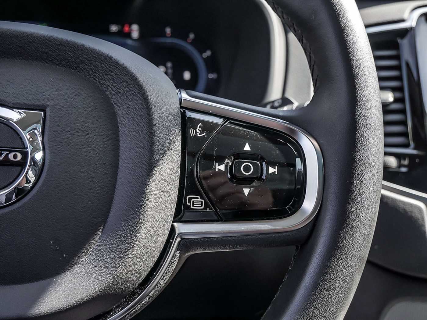 Volvo  2.0 Plus Bright AWD FACEL. STANDHZ LED