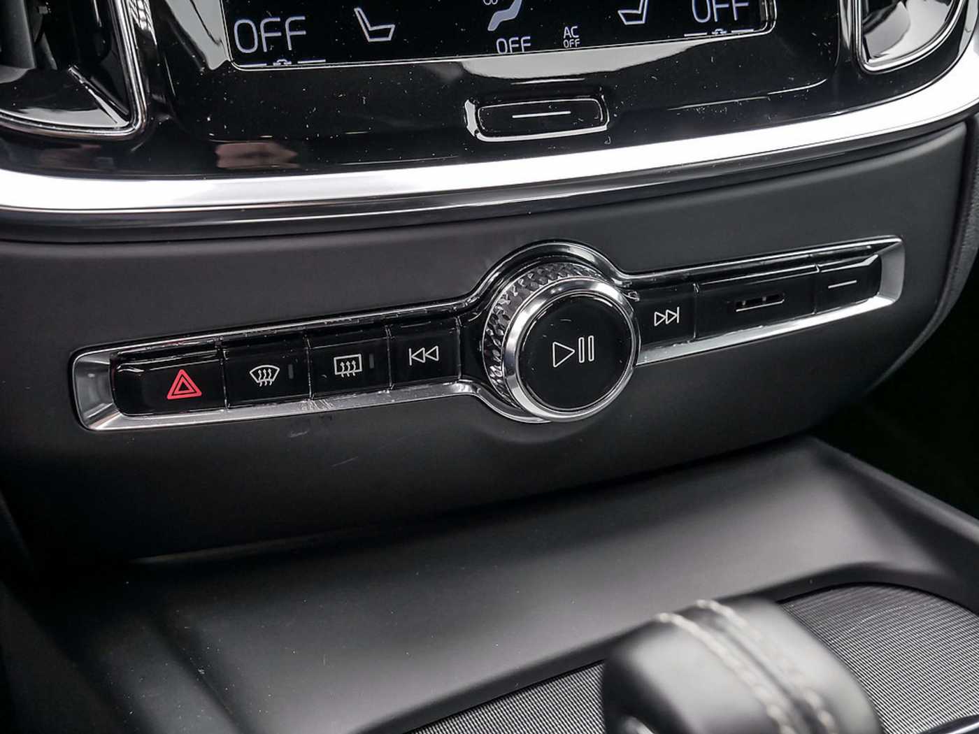 Volvo  B4 R-Design KLIMA PDC SHZ KAMERA NAVI LED