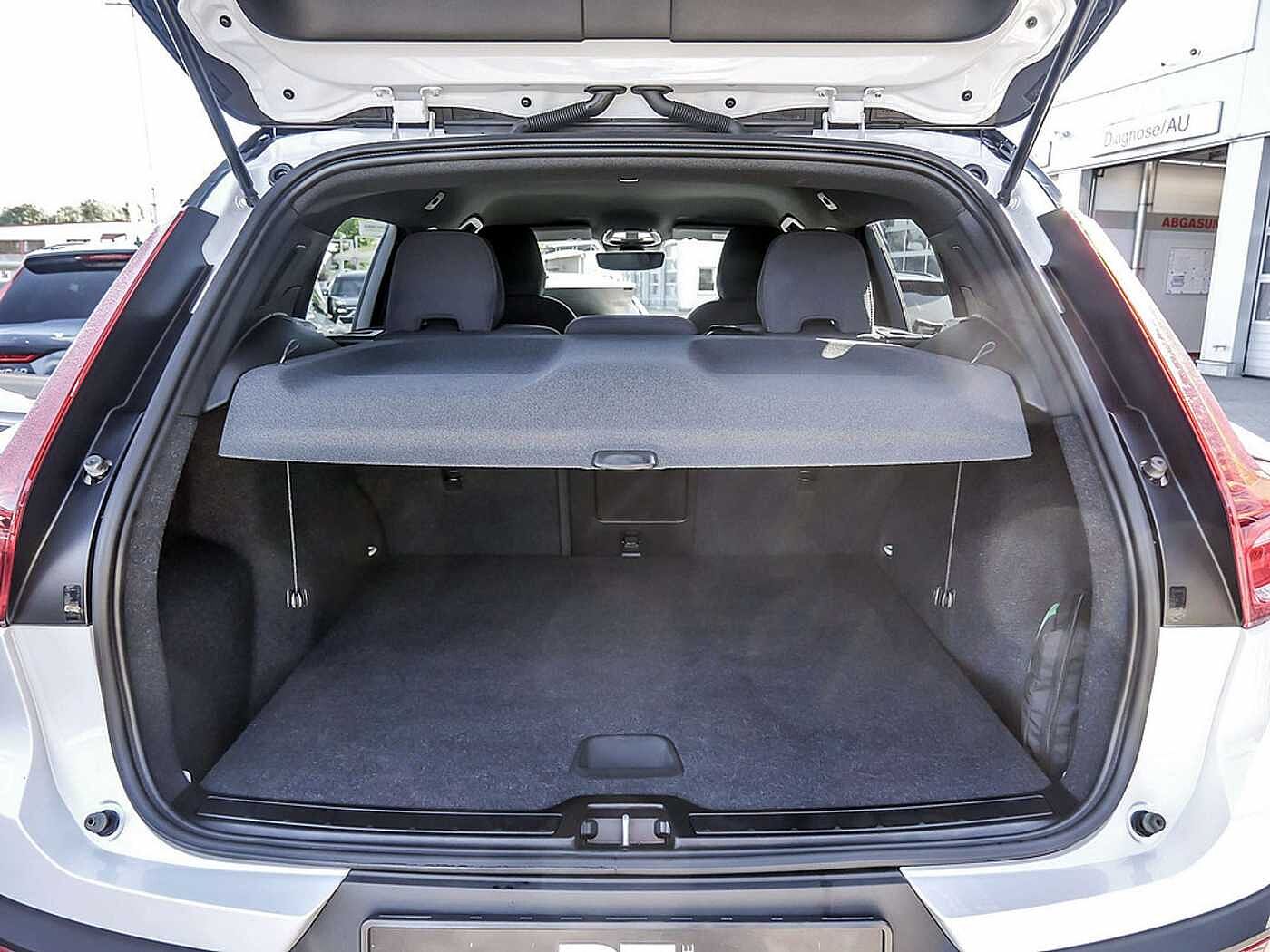 Volvo  Core Recharge Pure Electric AWD SHZ LED