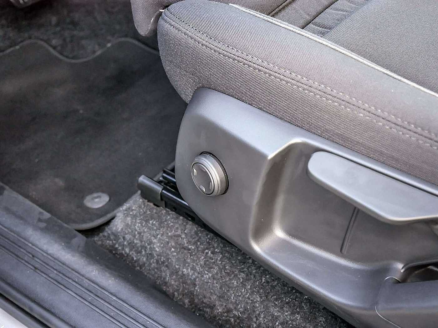 Volvo  Core Recharge Pure Electric AWD SHZ LED