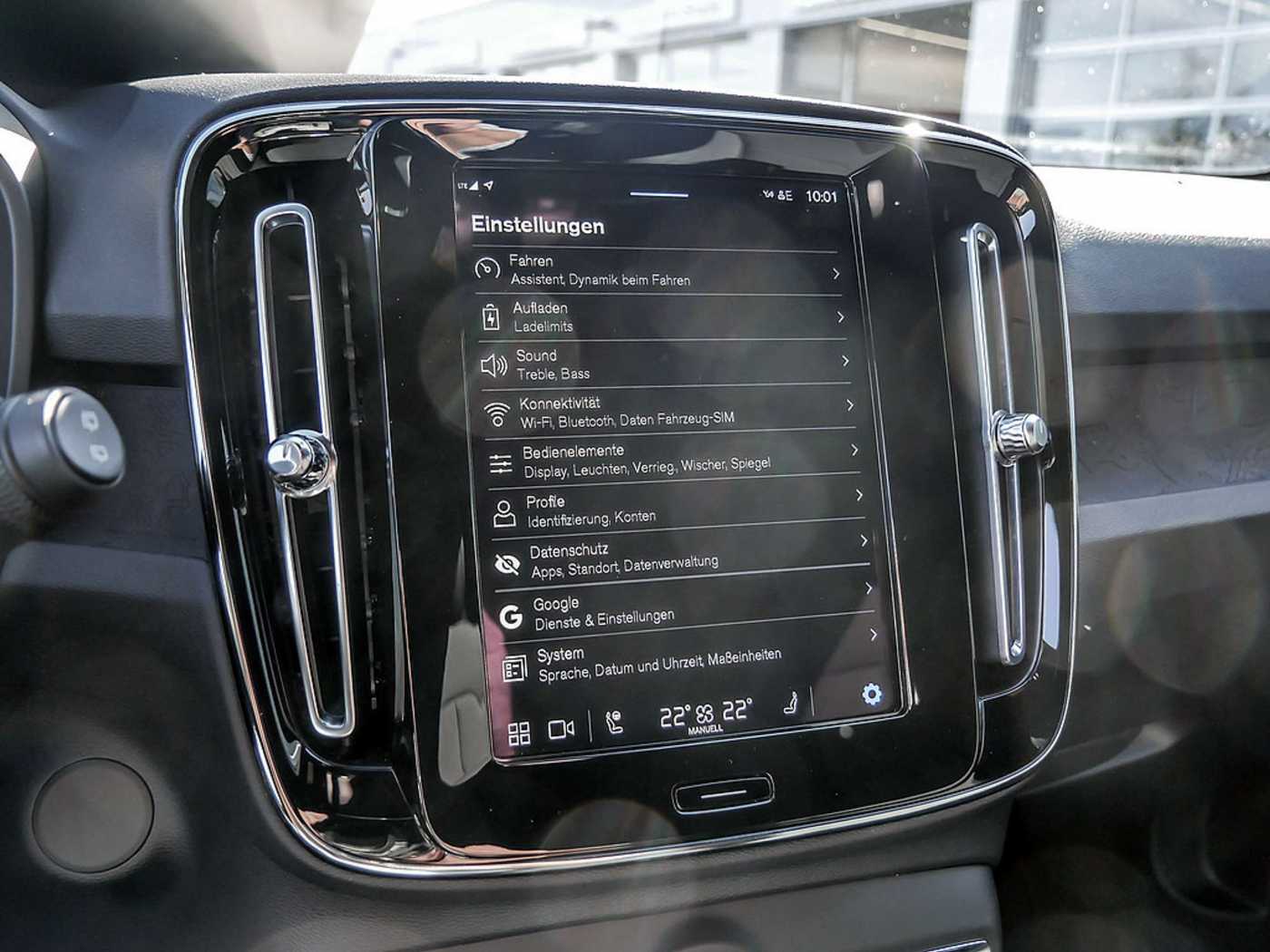 Volvo  Core Recharge Pure Electric AWD SHZ LED