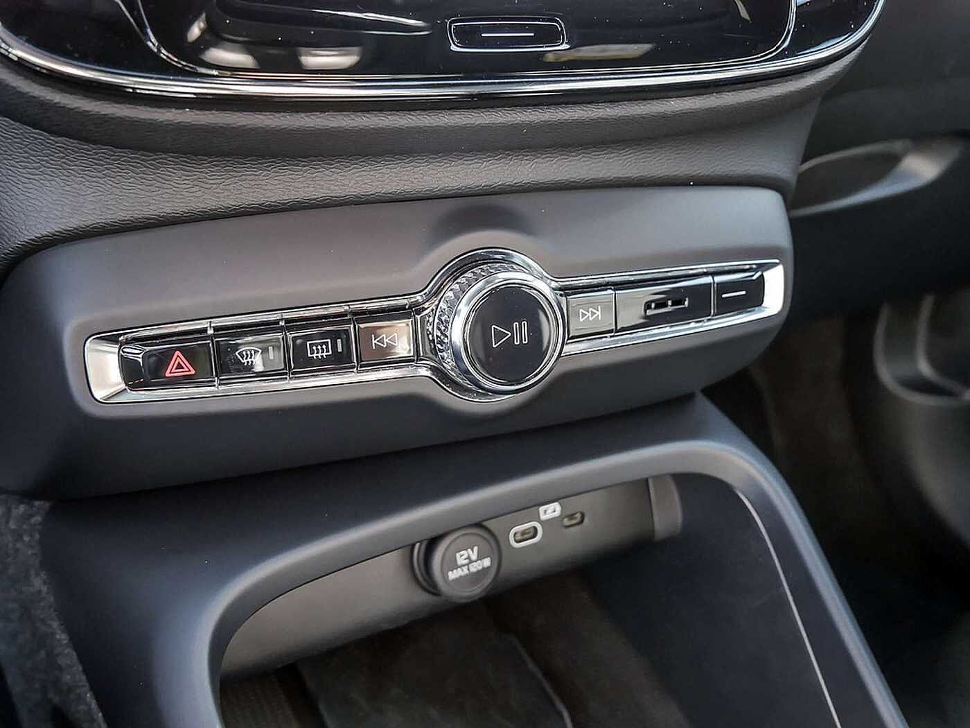 Volvo  Core Recharge Pure Electric AWD SHZ LED