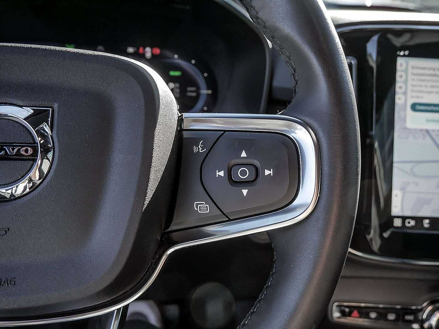 Volvo  Core Recharge Pure Electric AWD SHZ LED