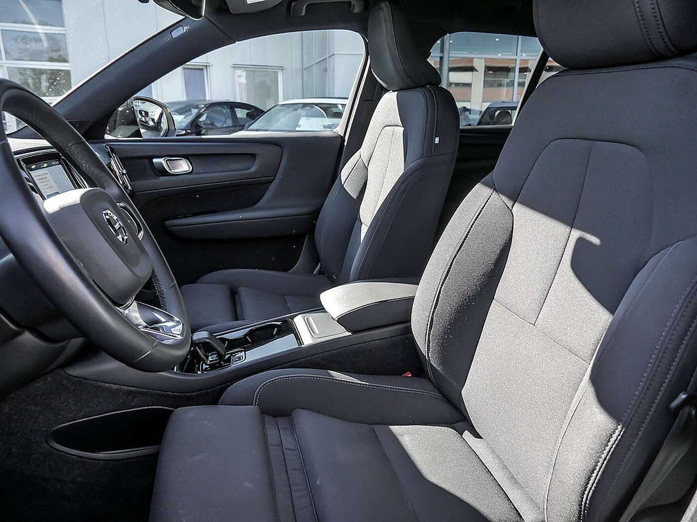 Volvo  Core Recharge Pure Electric AWD SHZ LED
