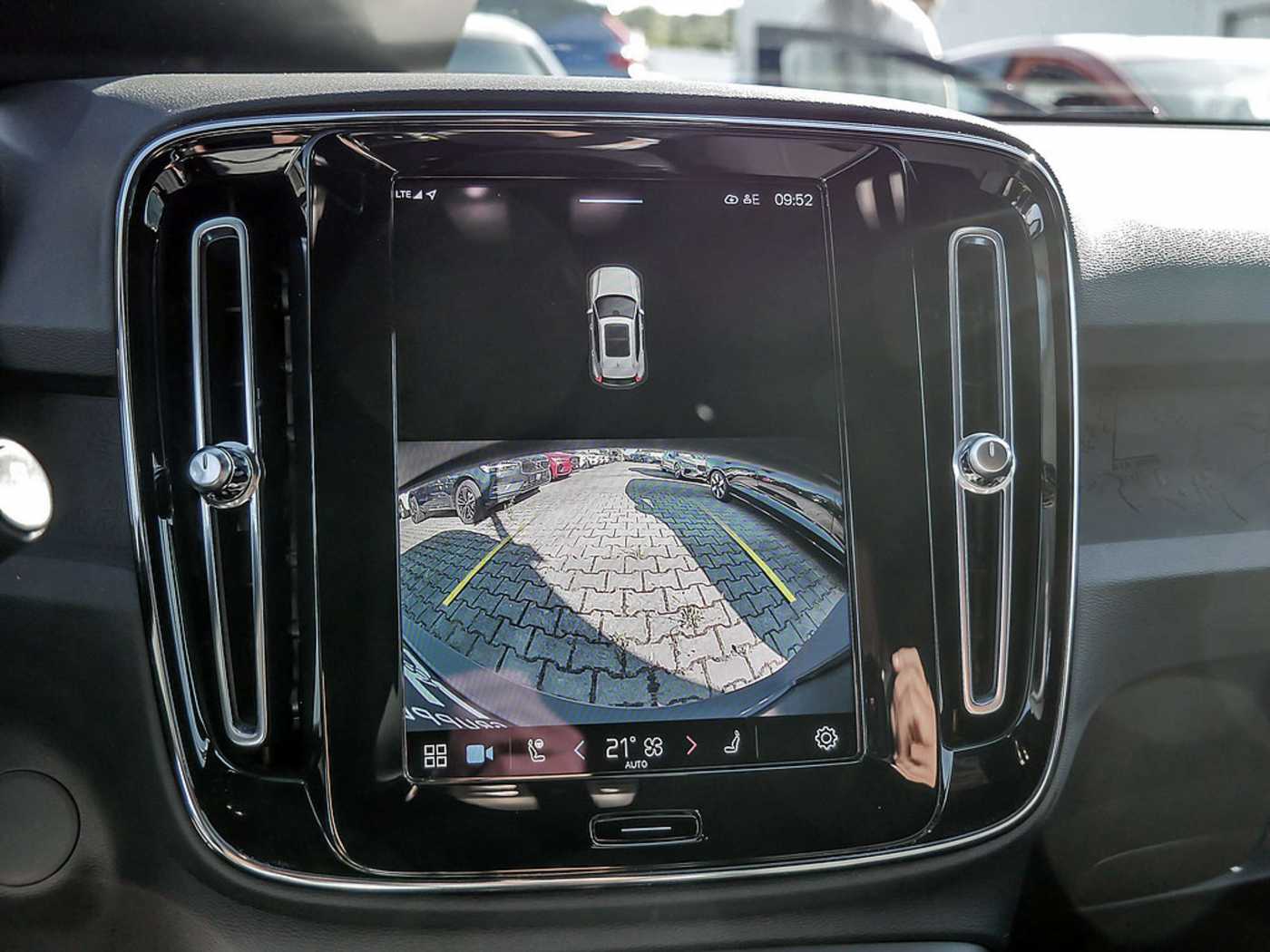 Volvo  Core Recharge Pure Electric AWD SHZ LED