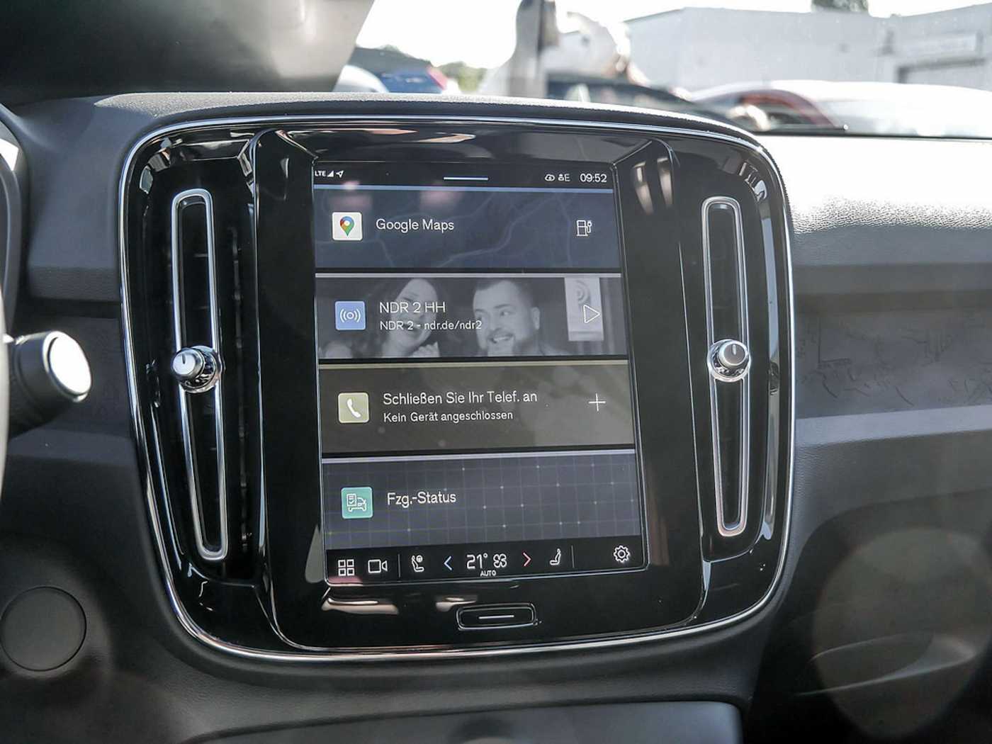 Volvo  Core Recharge Pure Electric AWD SHZ LED