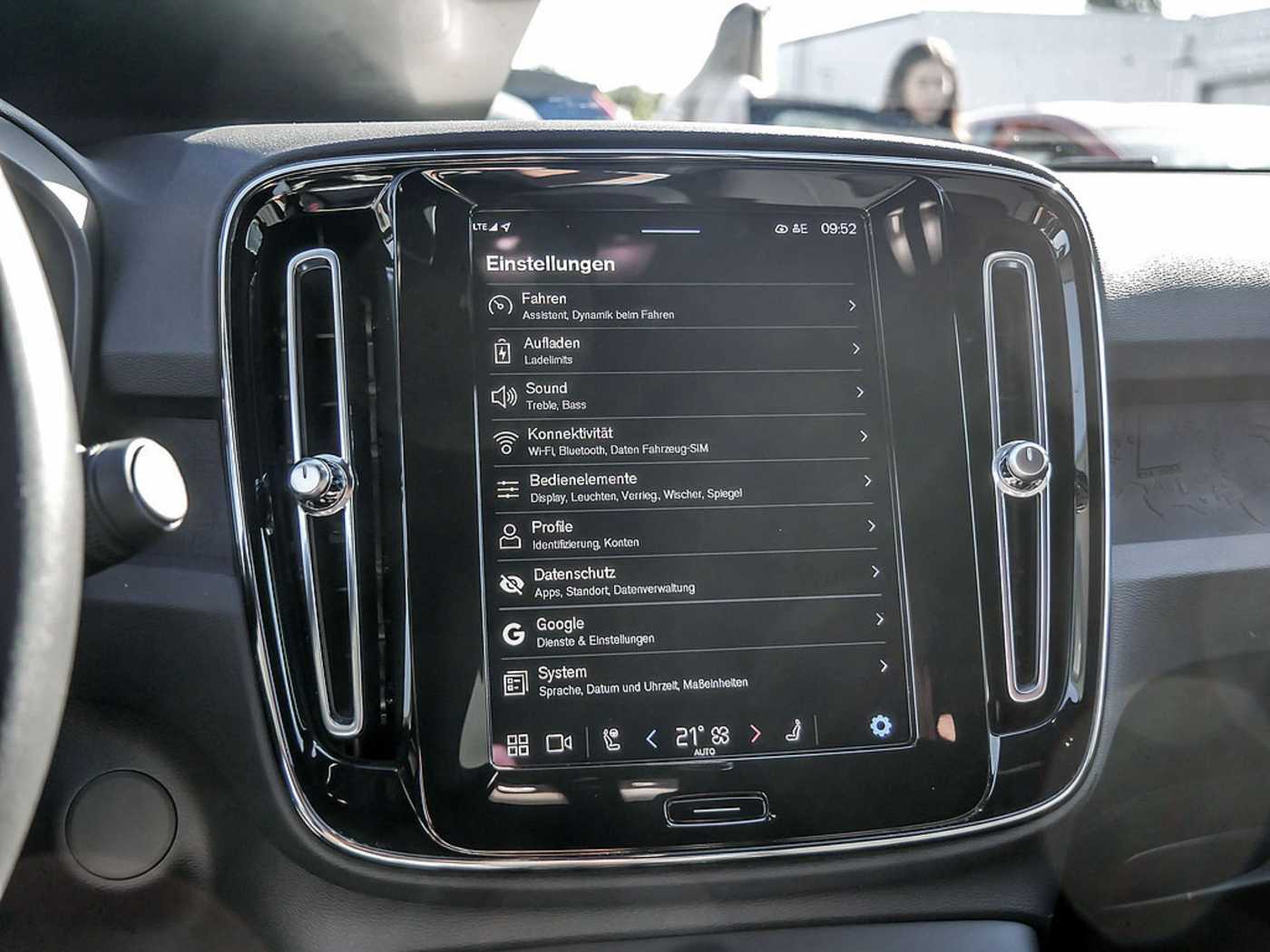Volvo  Core Recharge Pure Electric AWD SHZ LED