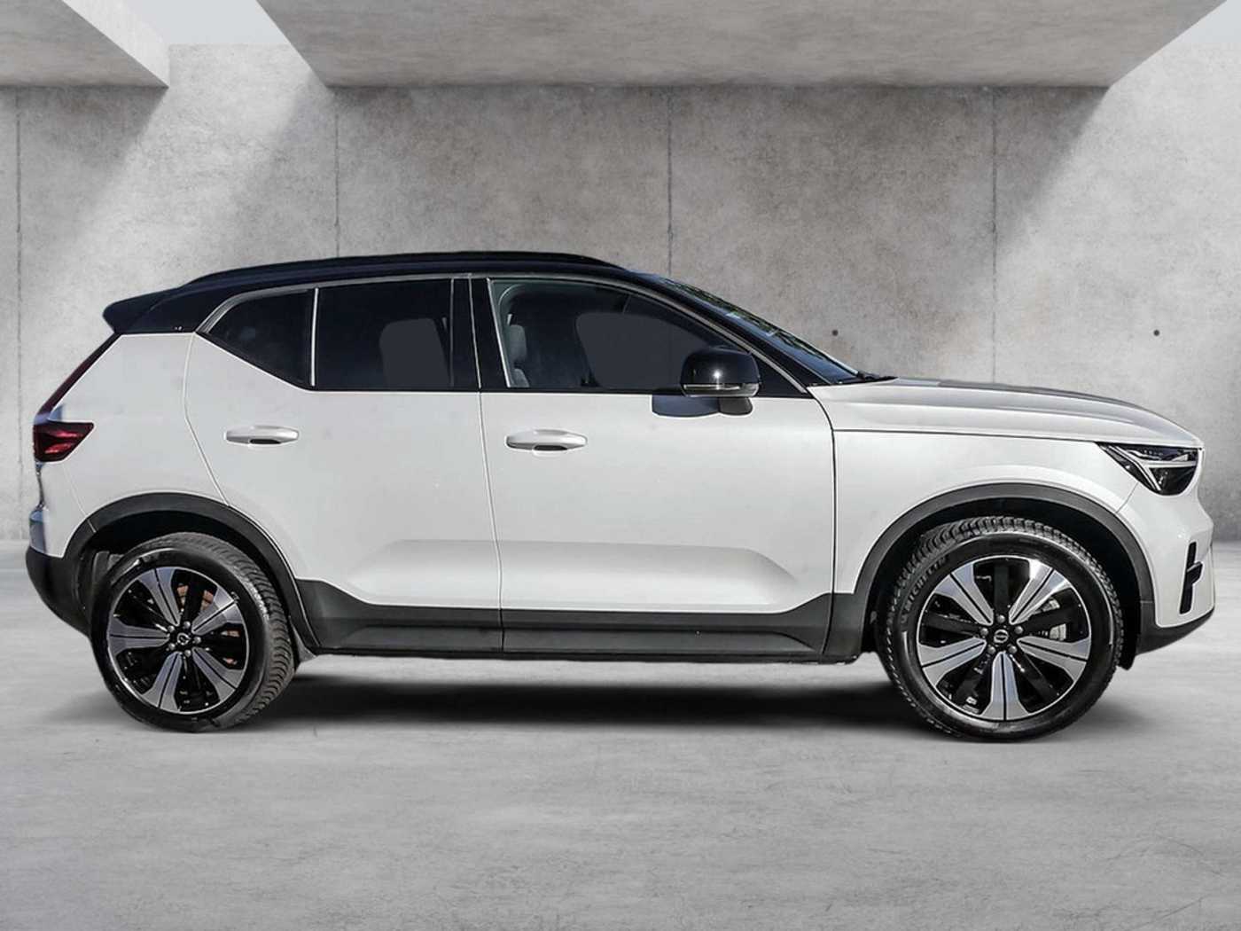Volvo  Core Recharge Pure Electric AWD SHZ LED