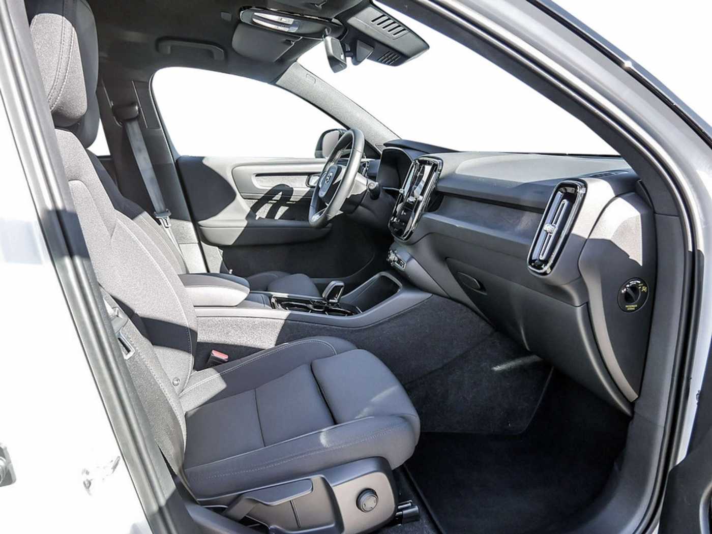 Volvo  Core Recharge Pure Electric AWD SHZ LED