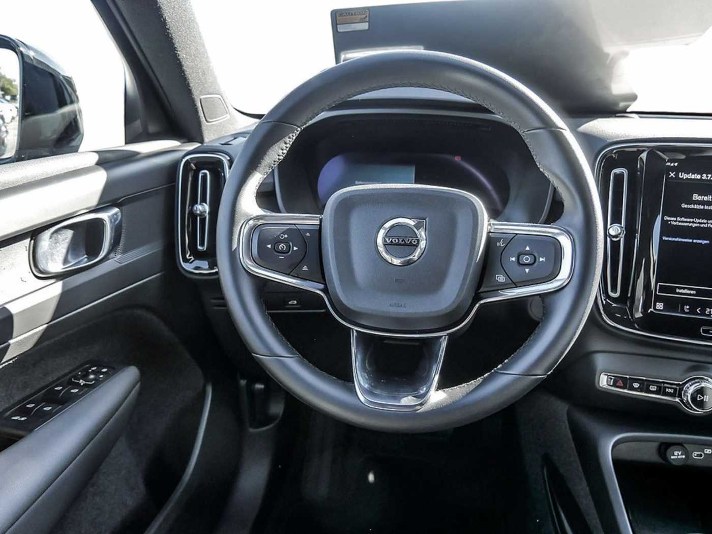 Volvo  Core Recharge Pure Electric AWD SHZ LED