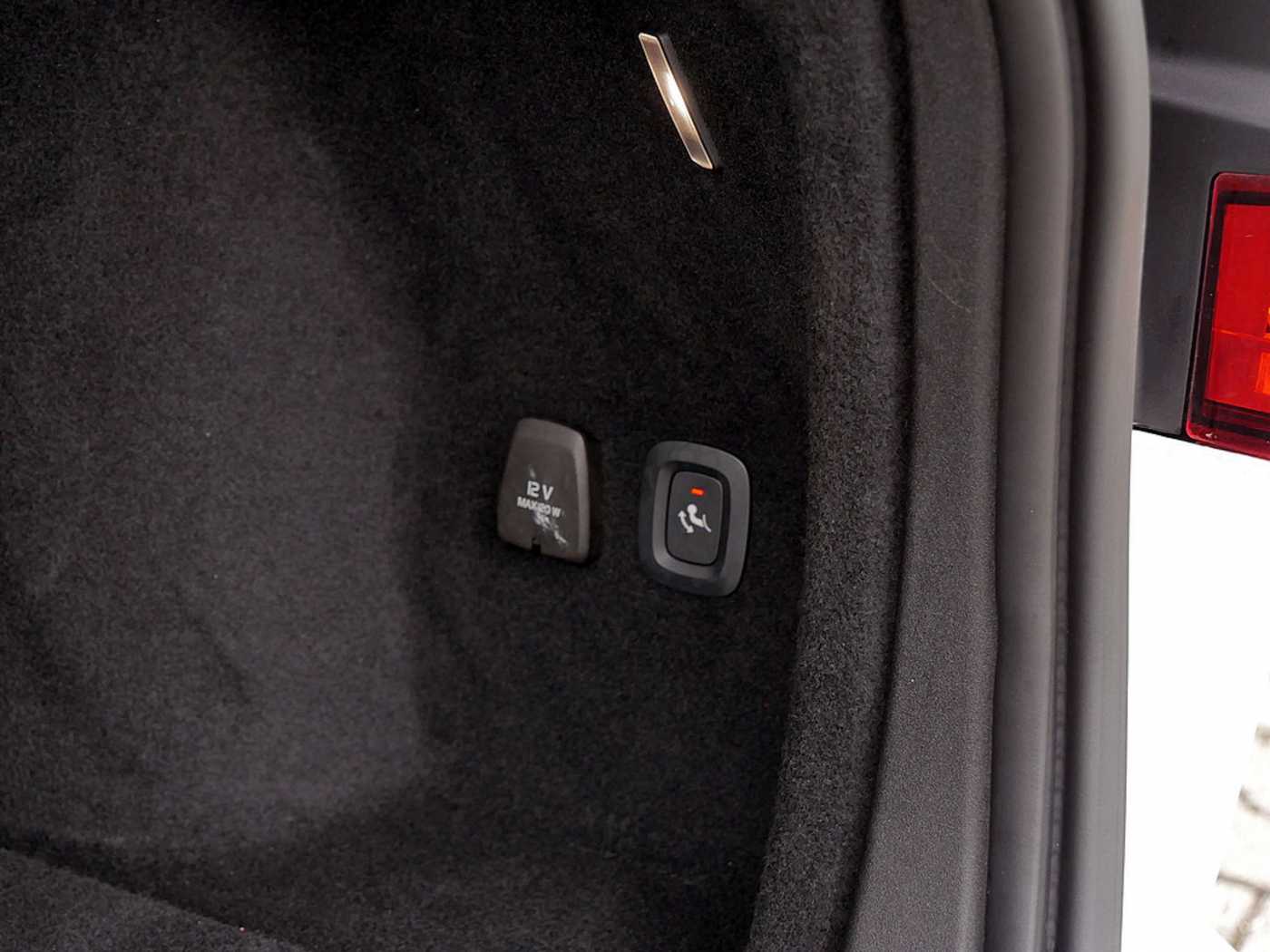 Volvo  Kombi 2.0 Inscription Expression Recharge Plug-In Hybrid AWD