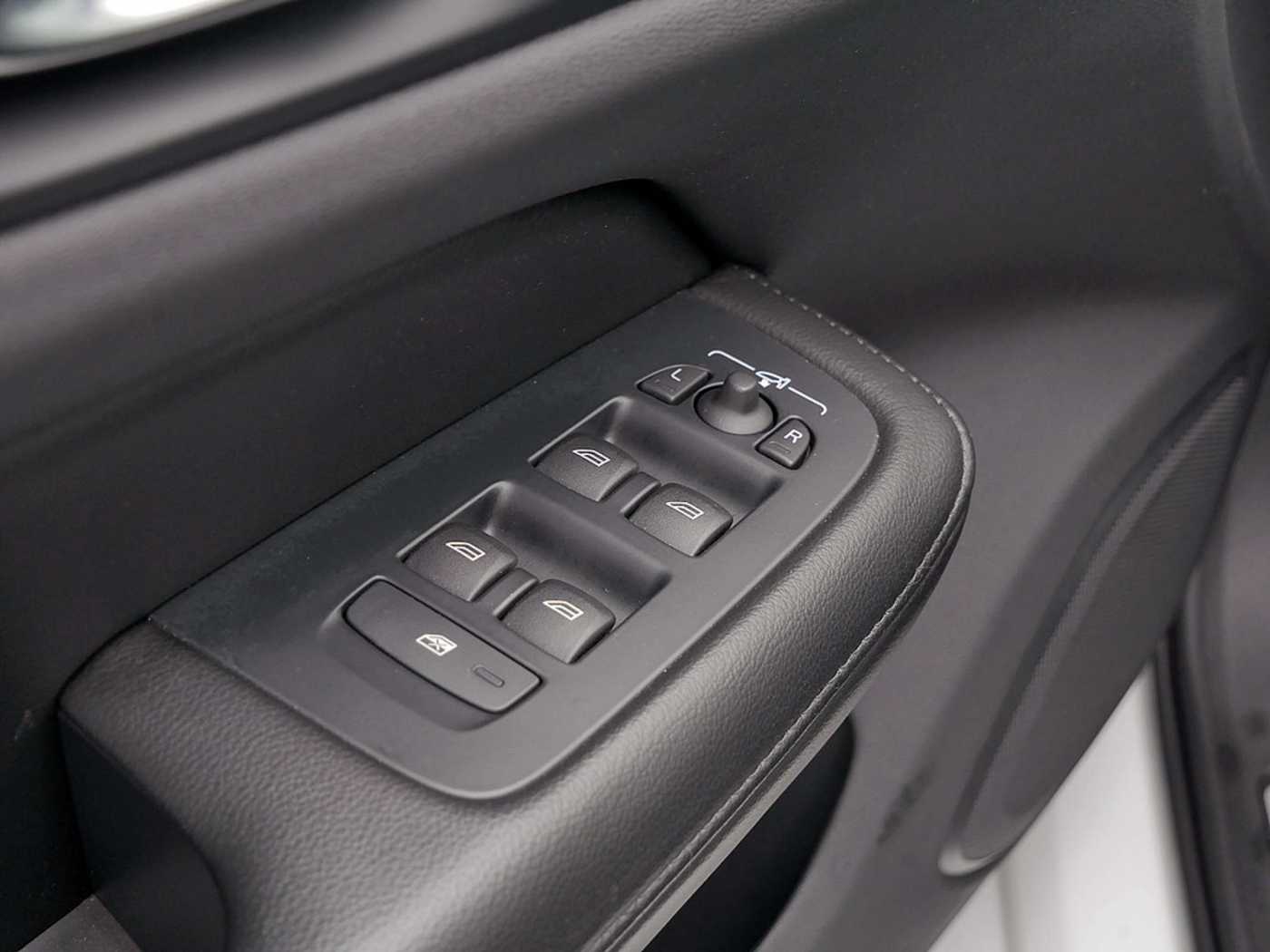 Volvo  Kombi 2.0 Inscription Expression Recharge Plug-In Hybrid AWD