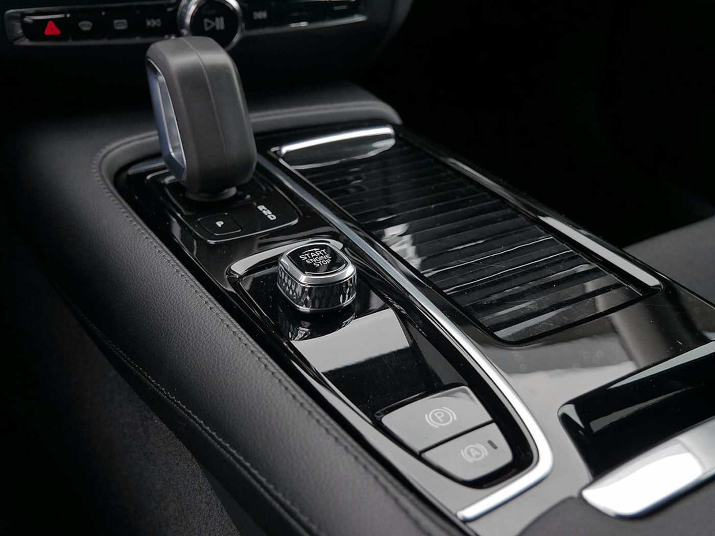 Volvo  Kombi 2.0 Inscription Expression Recharge Plug-In Hybrid AWD