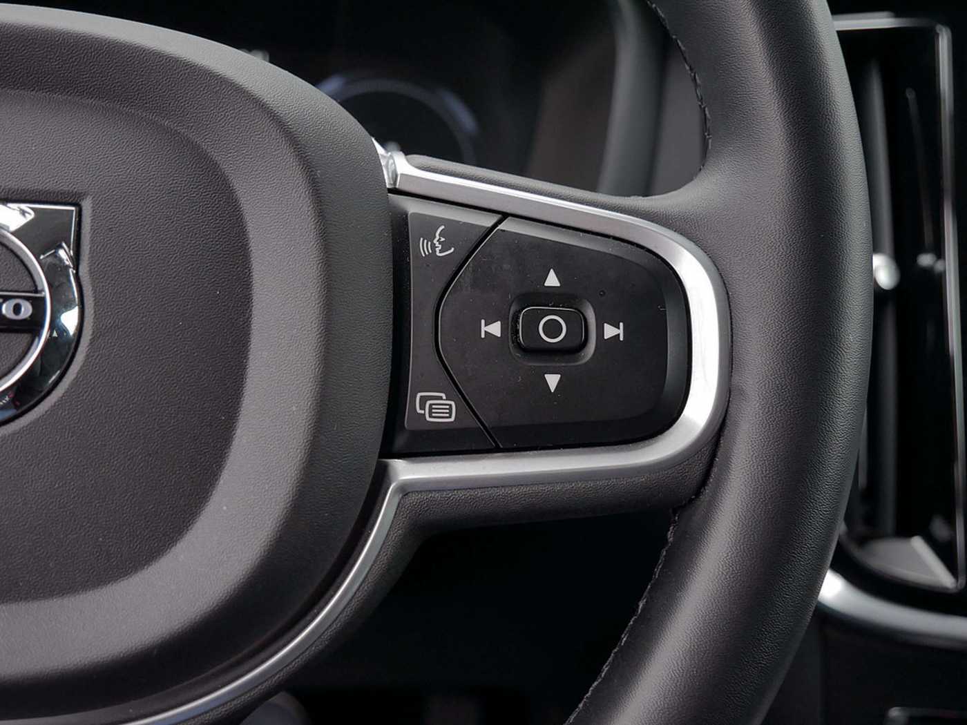 Volvo  Kombi 2.0 Inscription Expression Recharge Plug-In Hybrid AWD