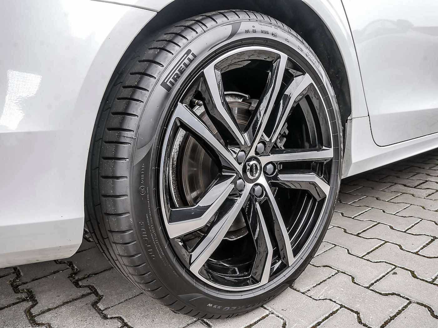 Volvo  Recharge T6 AWD R-Design Expression Plug-